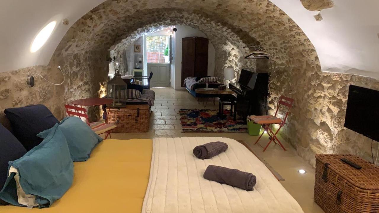 La Villageoise, Chambre Troglodyte Pitoresque Au Coeur Du Village Rognes Kültér fotó